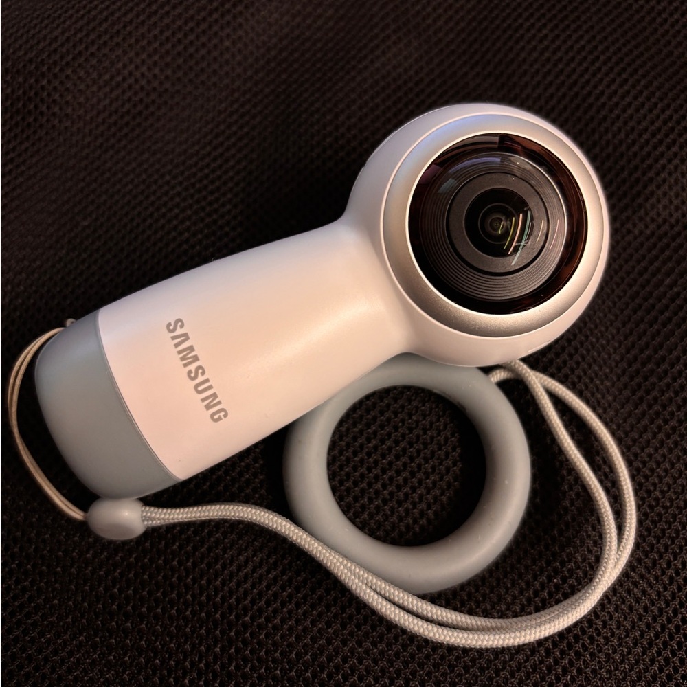 Samsung 360 Camera - White & Gray